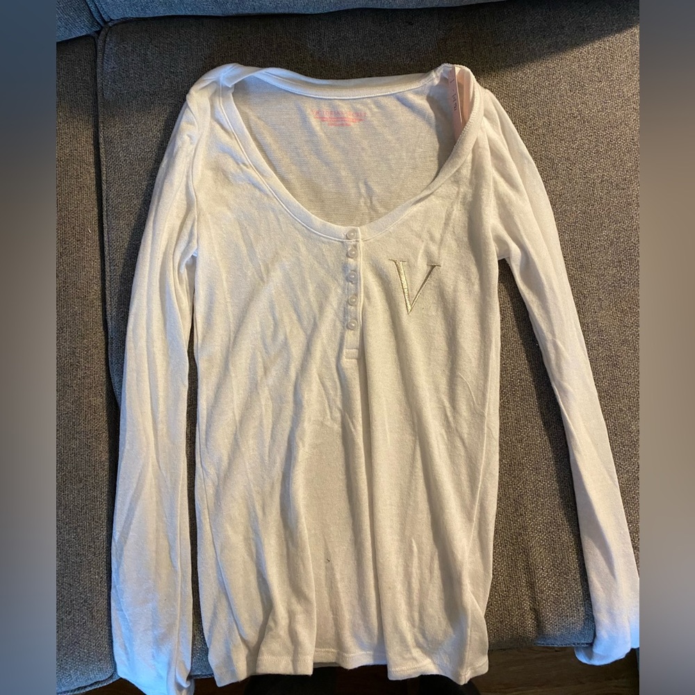 Victoriaās Secret long sleeve sleep tee